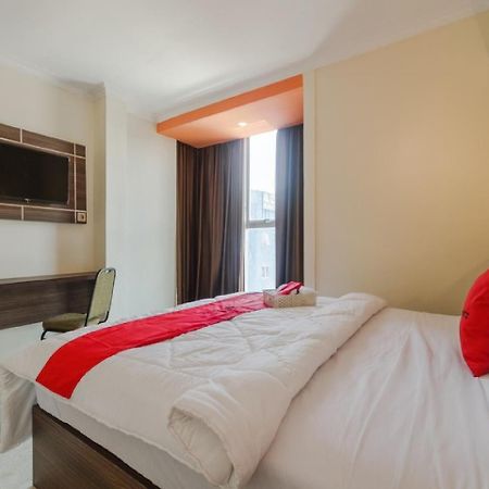 Reddoorz Plus @ Boulevard Panakkukang Макасар Екстер'єр фото