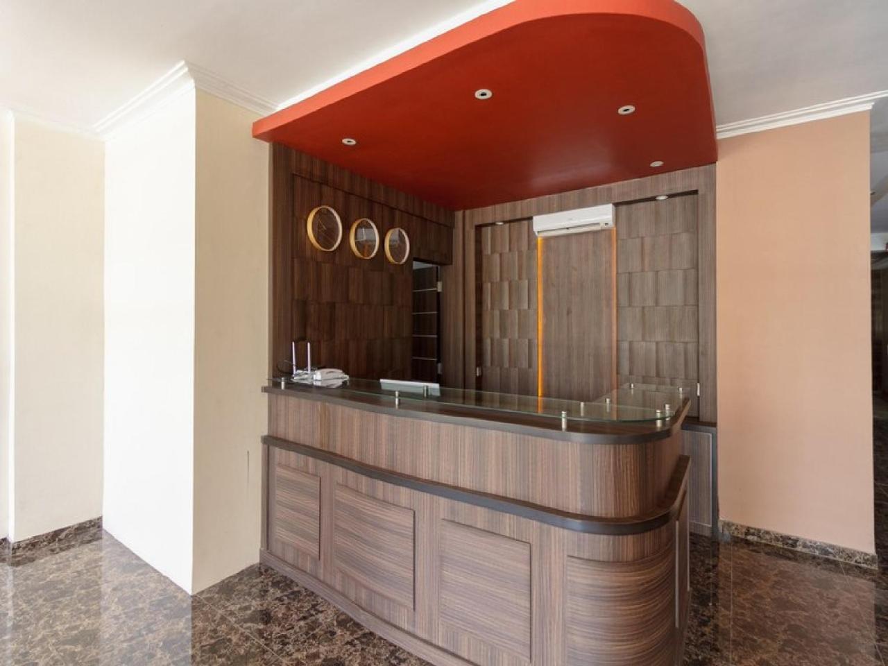 Reddoorz Plus @ Boulevard Panakkukang Макасар Екстер'єр фото