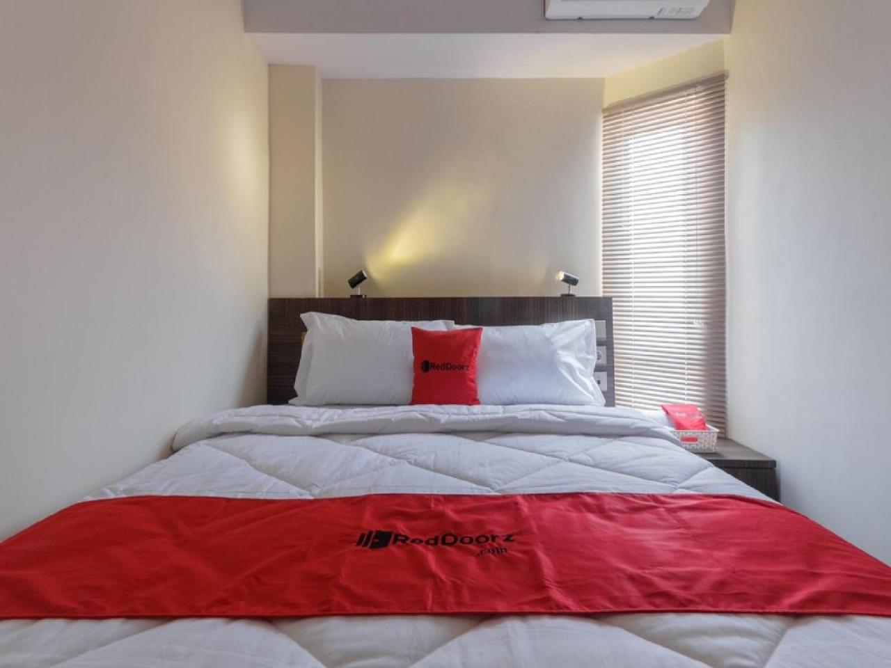 Reddoorz Plus @ Boulevard Panakkukang Макасар Екстер'єр фото