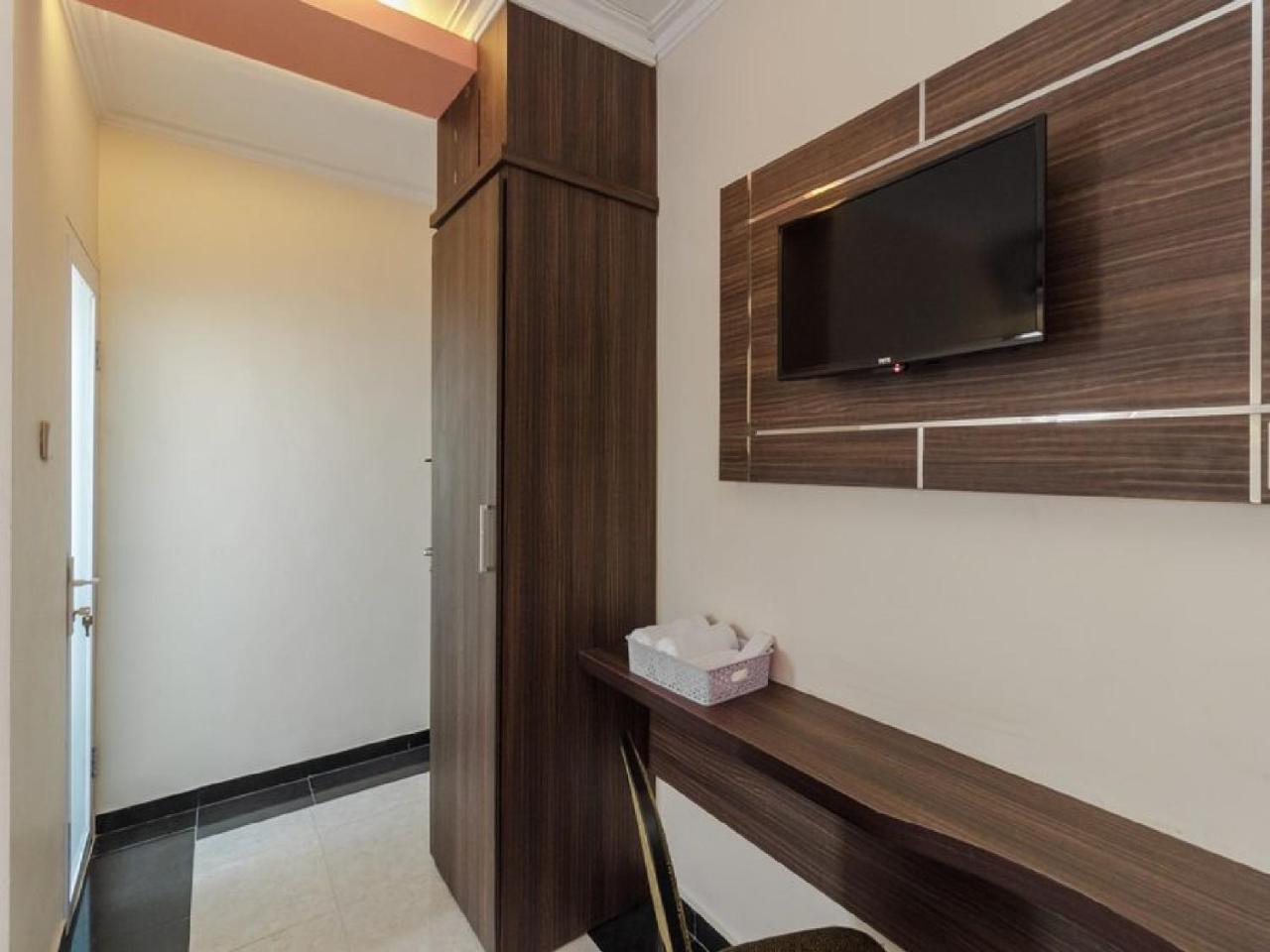 Reddoorz Plus @ Boulevard Panakkukang Макасар Екстер'єр фото